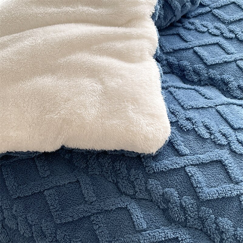 Super-Thick-Warm-Comforter-for-Winter-Polyester-Sherpa-Blanket-for-Bed-Weighted-Blanekts-Warm-Quilted-Comforters-5