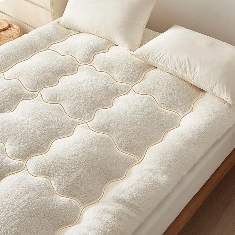 Lamb-fleece-mattress-soft-cushion-household-winter-thickened-student-single-double-dormitory-milk-fleece-bedding-mattress-3